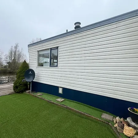Cosy With Garden, Cleaning Included Holiday home *