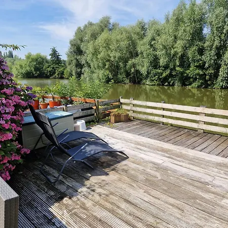 Holiday home Cosy With Garden, Cleaning Included *