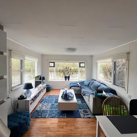 Cosy With Garden, Cleaning Included Holiday home Ooltgensplaat