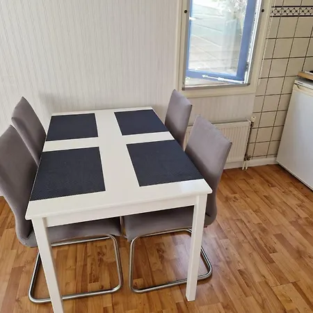 Cosy With Garden, Cleaning Included Holiday home